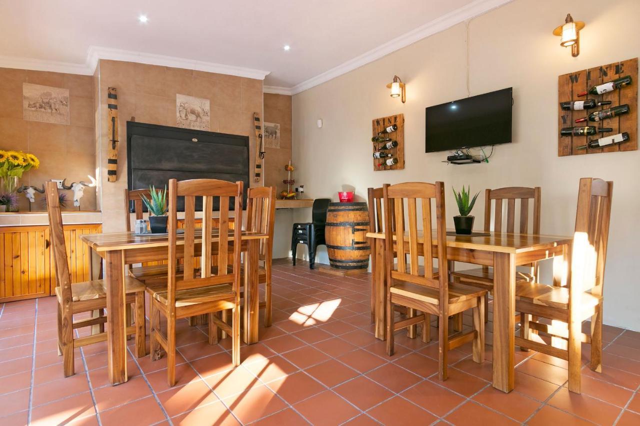 J'S Audacious Living Montagu Self Catering Διαμέρισμα Εξωτερικό φωτογραφία